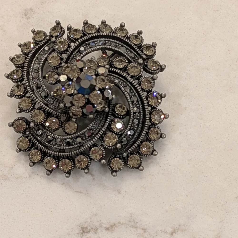Vintage 2004s Florenza Large Stunning Rhinestone Brooch
